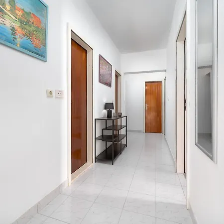 דירה Spacious 2 Bedroom With Private Parking חוואר