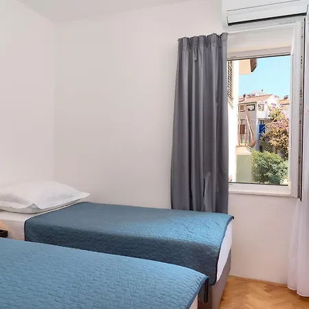 Spacious 2 Bedroom With Private Parking Hvar Town