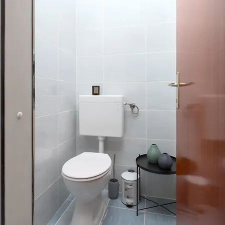 Spacious 2 Bedroom With Private Parking Apartment Hvar Town