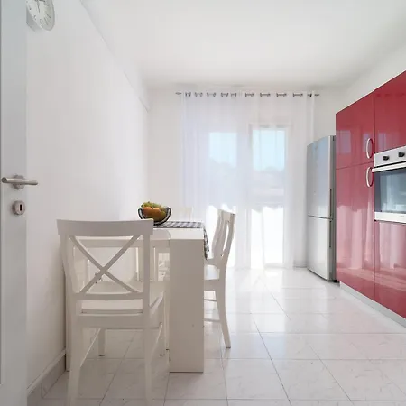 Spacious 2 Bedroom With Private Parking Hvar Town
