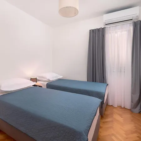 Spacious 2 Bedroom With Private Parking * Hvar Town